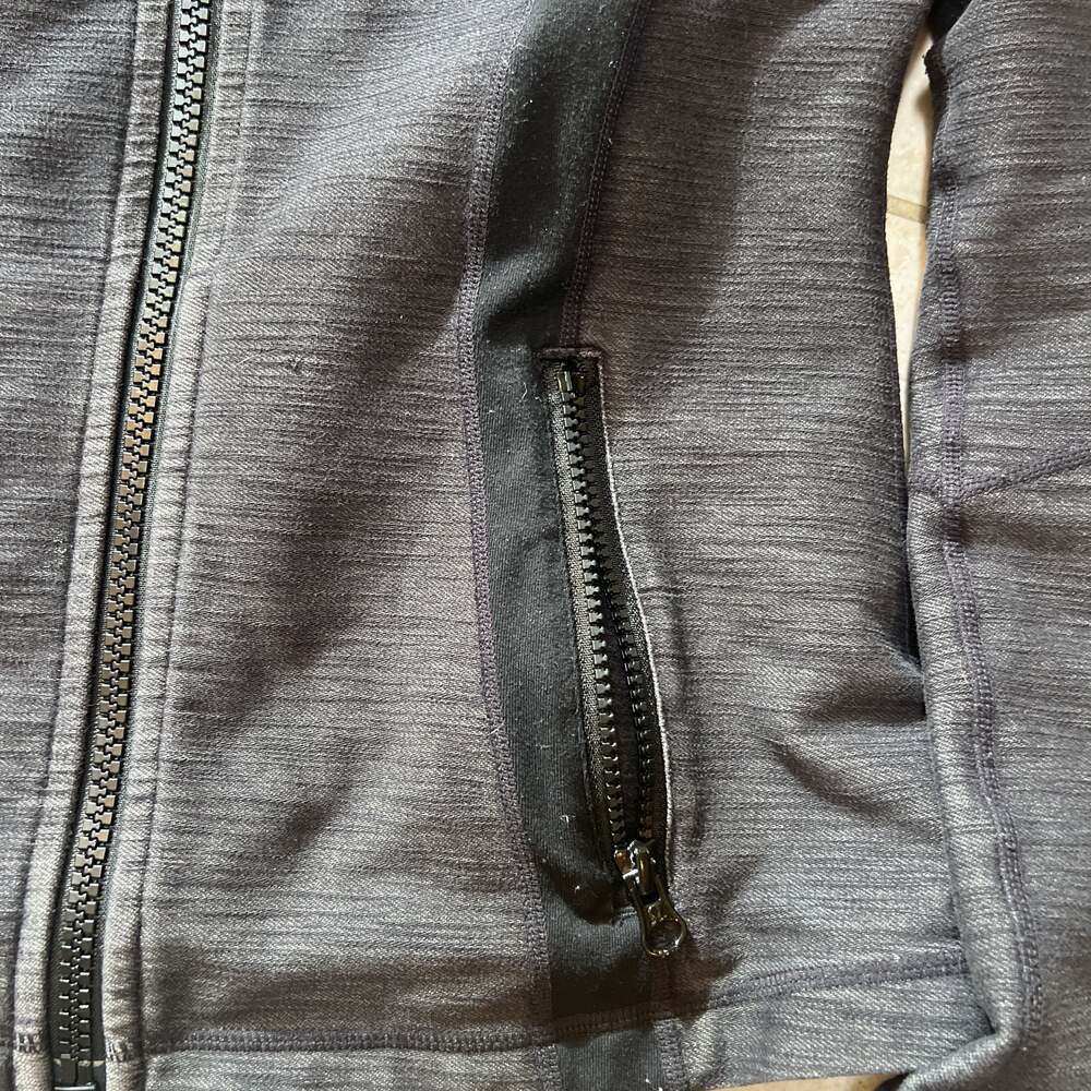 Lululemon Define Jacket Heathered Black Slub Denim / Tonka Stripe size 8 - Picture 8 of 8